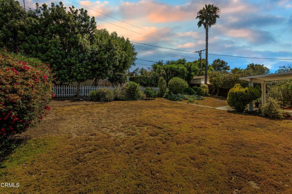 1485 E Avenida De Los Arboles Property Photo 35