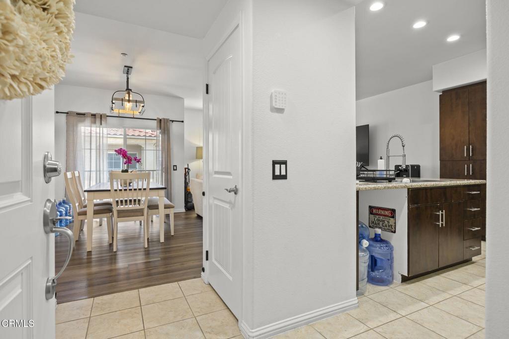351 Riverpark 301 Property Photo 4