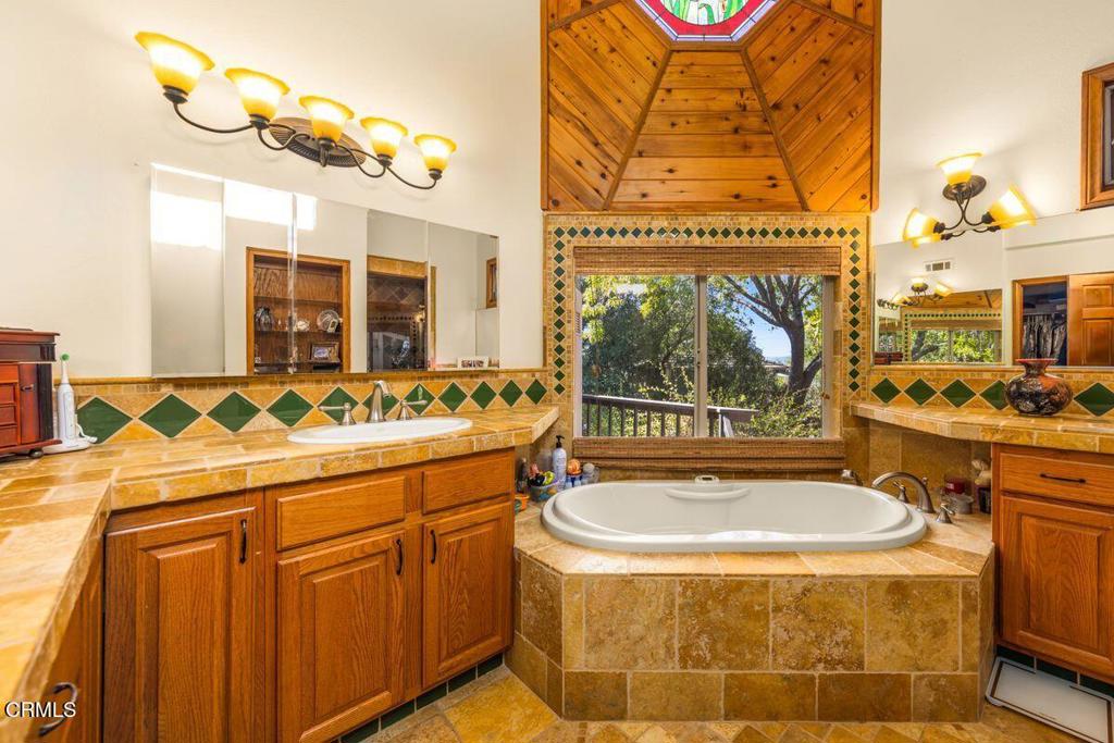 10681 Encino Drive Property Photo 15