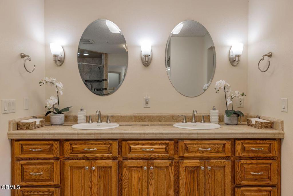 2999 Valley Meadow Drive Property Photo 14