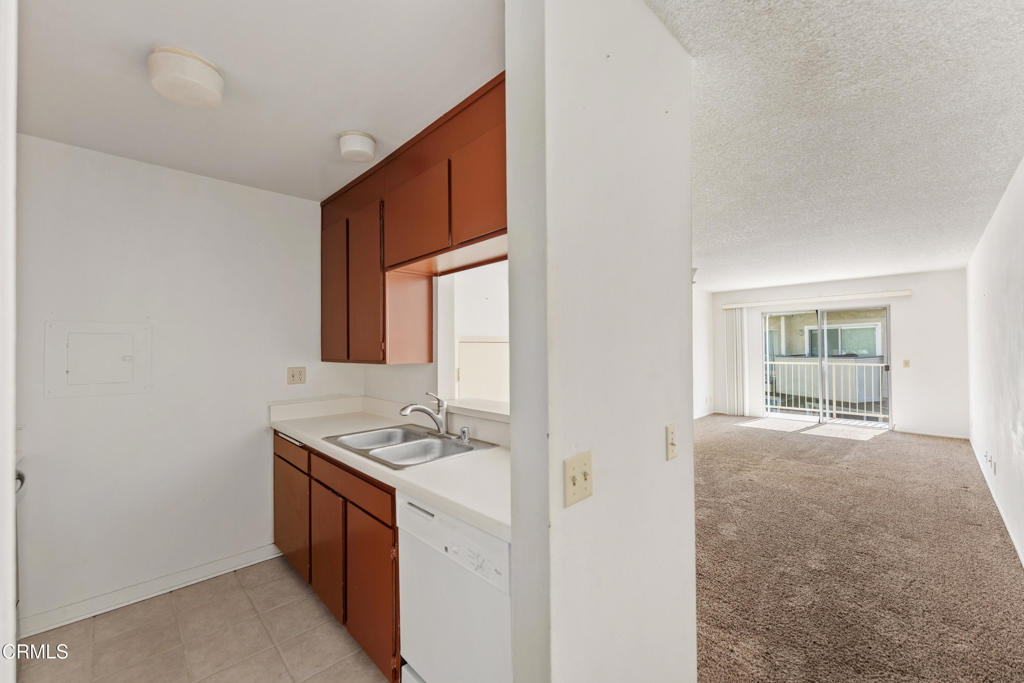 246 E Surfside Drive Property Photo 4