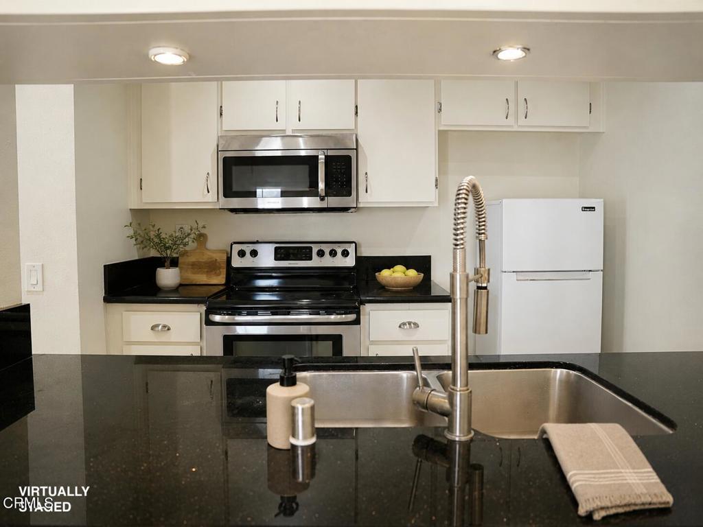 28835 Oakpath Drive Property Photo 5