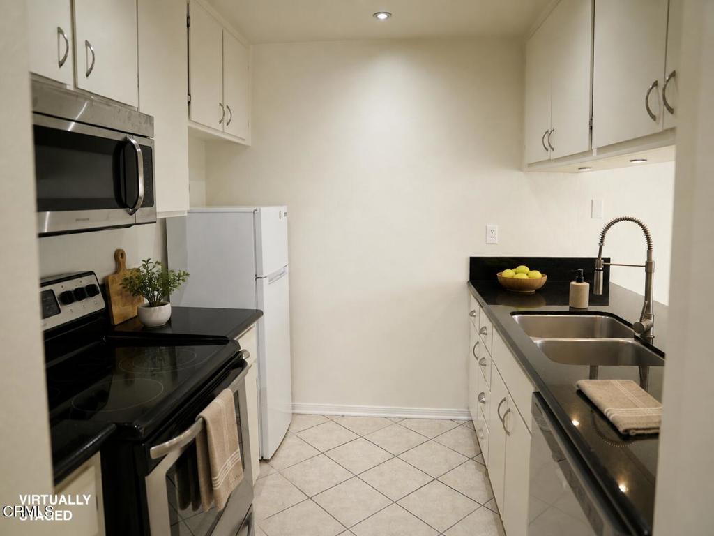 28835 Oakpath Drive Property Photo 6