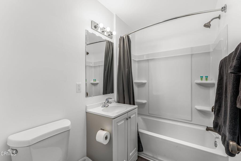 1136 N 7th Place Property Photo 15
