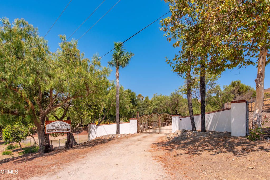 8450 Waters Road Property Photo 3