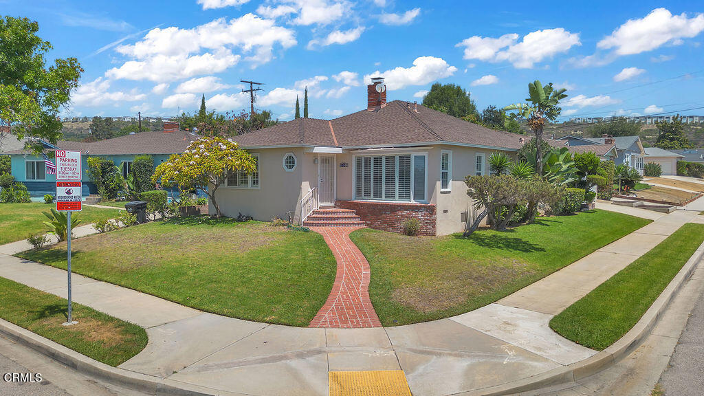 330 E Oakmont Drive Property Photo 1