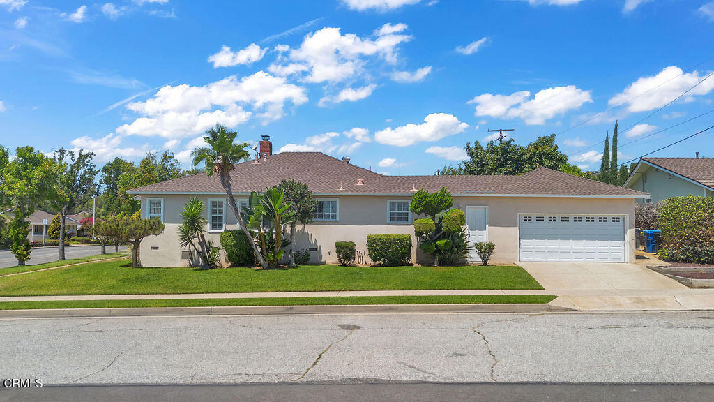 330 E Oakmont Drive Property Photo 2