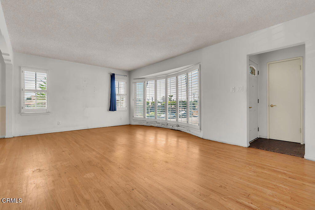 330 E Oakmont Drive Property Photo 4
