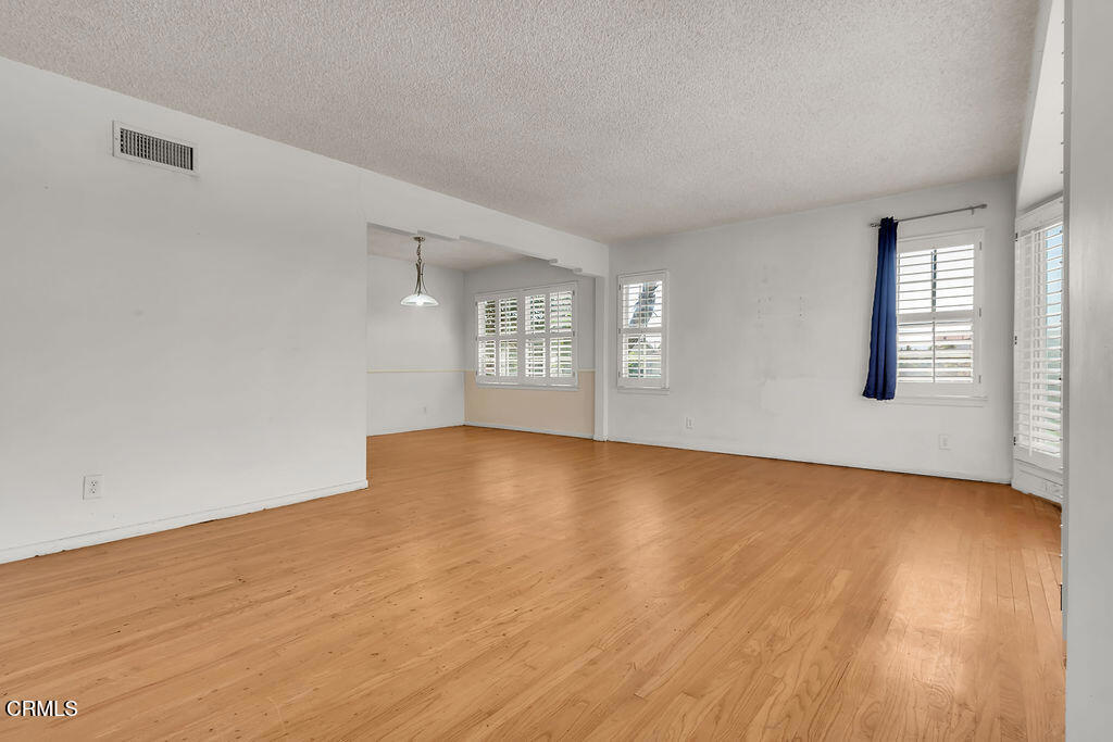 330 E Oakmont Drive Property Photo 5
