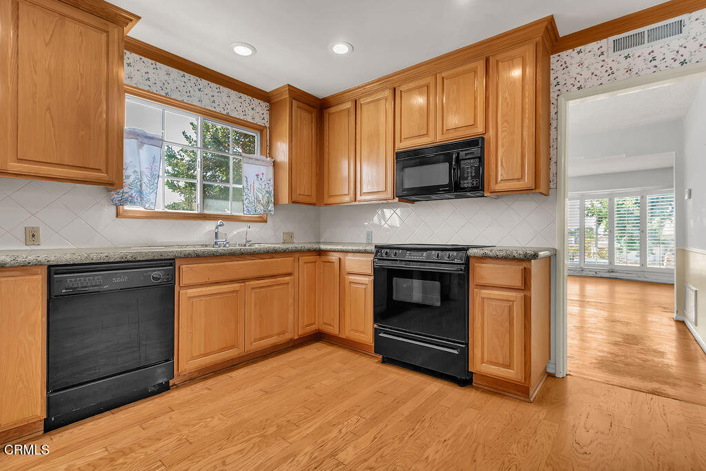 330 E Oakmont Drive Property Photo 9