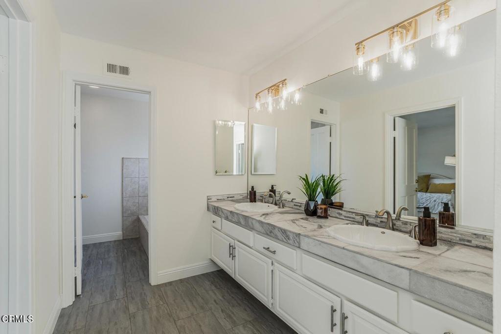 263 Fox Hills Drive Property Photo 15