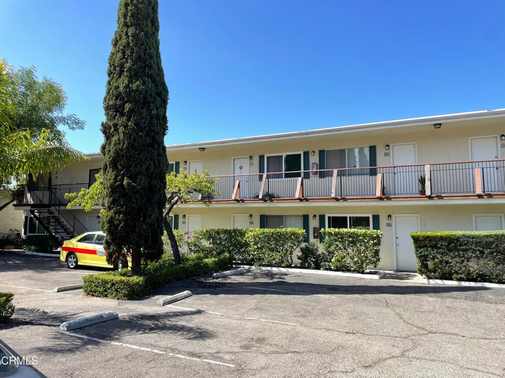 1825 Chapala Street Property Photo 3