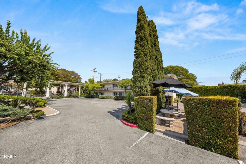 1825 Chapala Street Property Photo 8