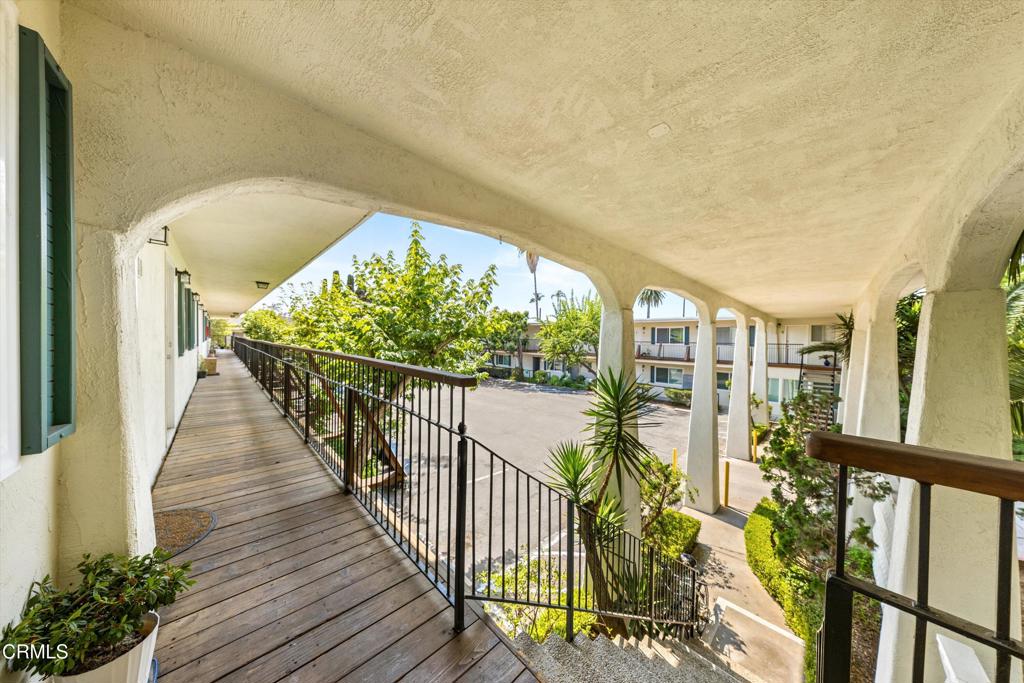 1825 Chapala Street Property Photo 10