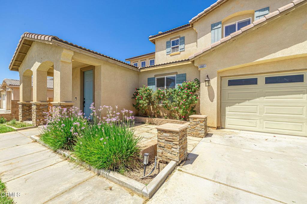 43651 Tahoe Way Property Photo 2