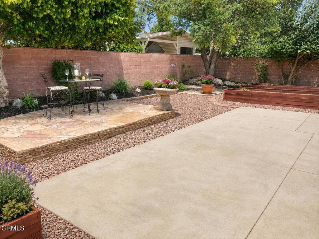 22901 Leadwell Street Property Photo 6