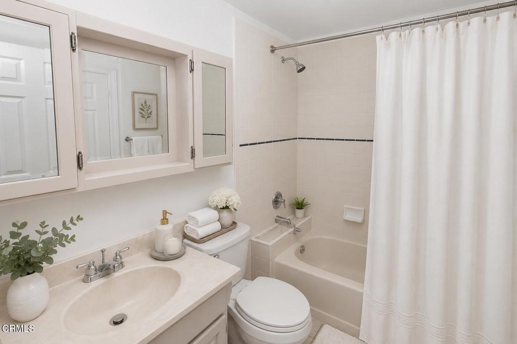 22901 Leadwell Street Property Photo 15