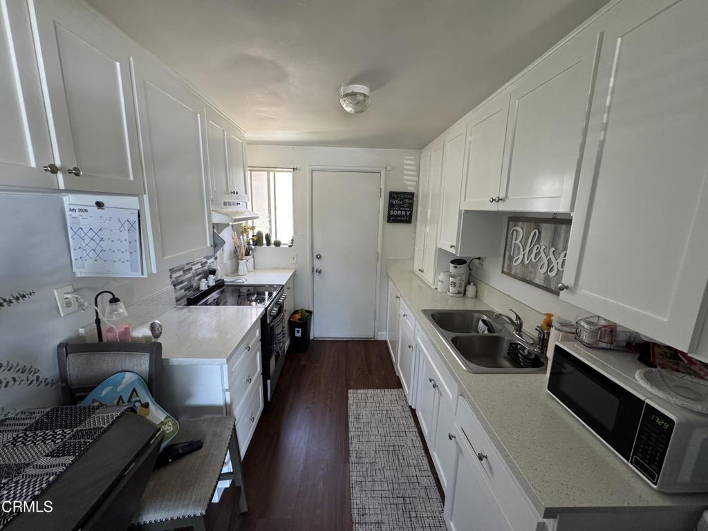 1525 W 9th Street Property Photo 9