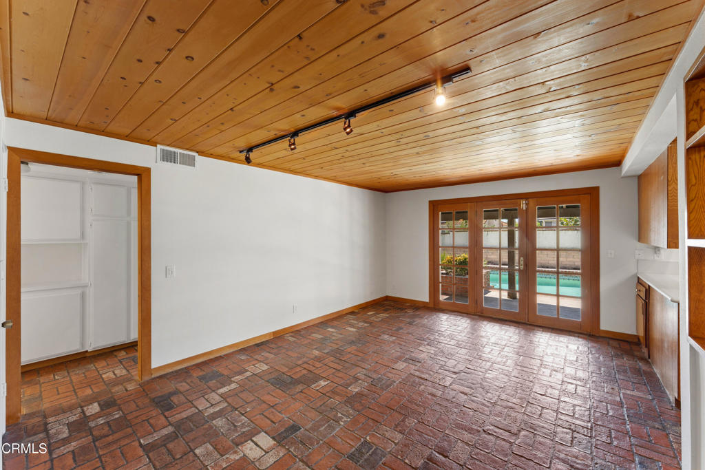 5828 Sunny Vista Avenue Property Photo 18