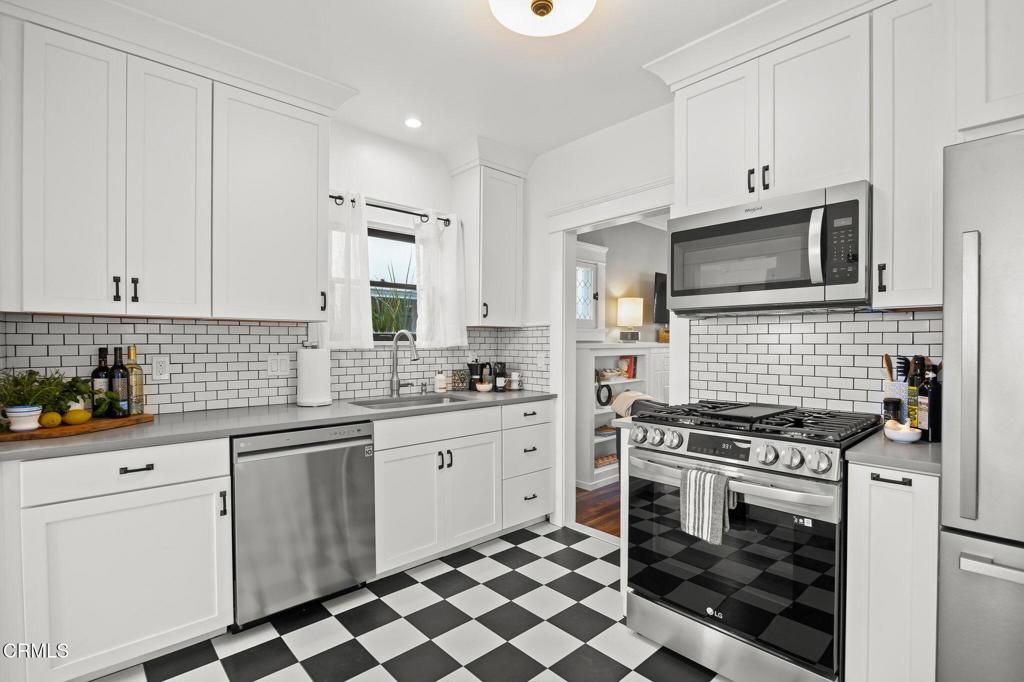 142 S Ann Street Property Photo 28