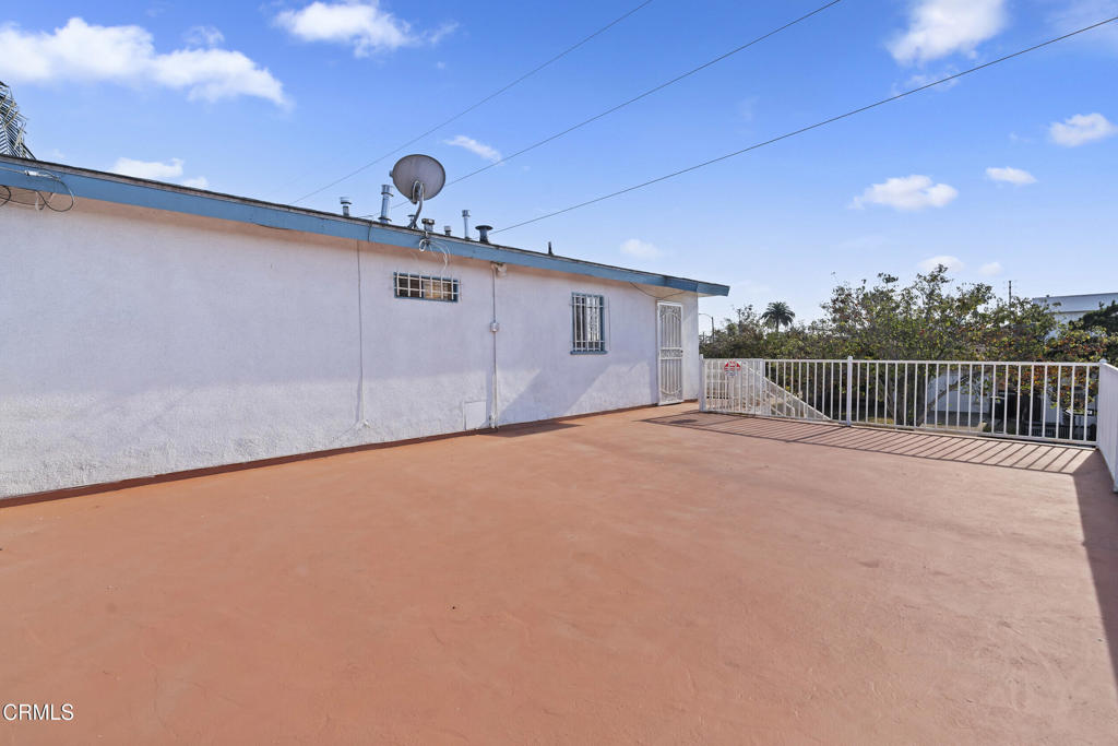 11538 Eucalyptus Avenue Property Photo 5
