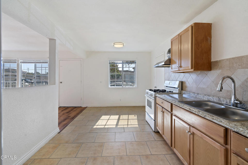 11538 Eucalyptus Avenue Property Photo 16