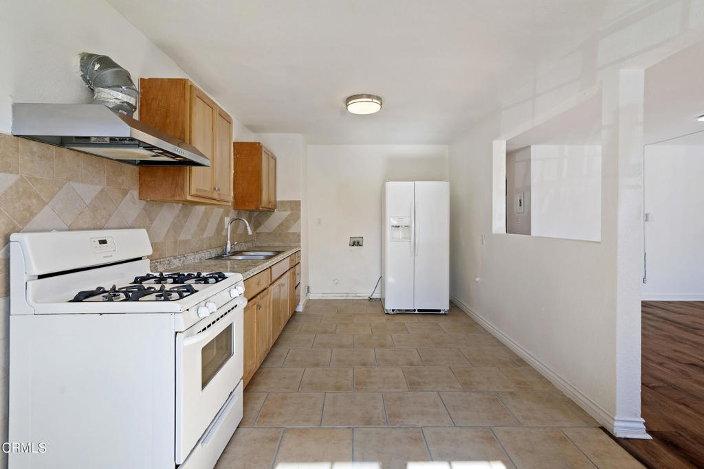 11538 Eucalyptus Avenue Property Photo 17