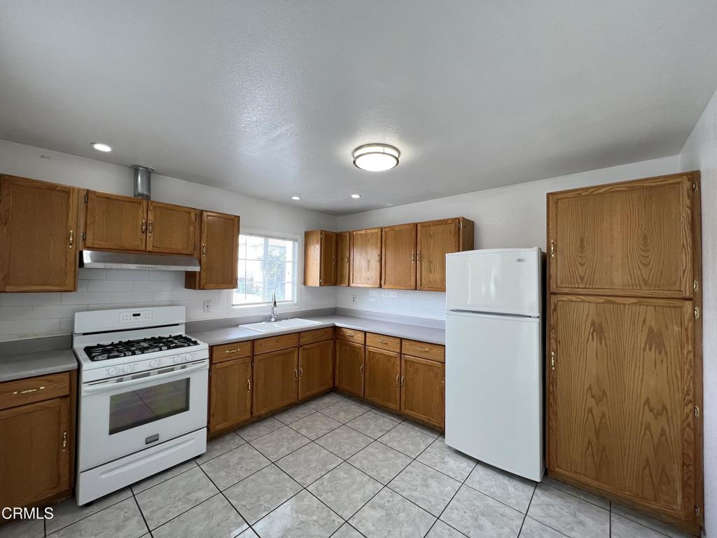 11538 Eucalyptus Avenue Property Photo 32