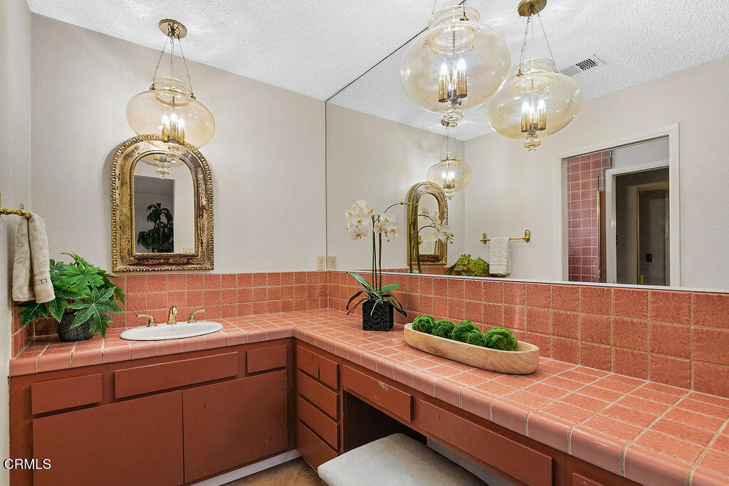 567 N Avocado Place Property Photo 41