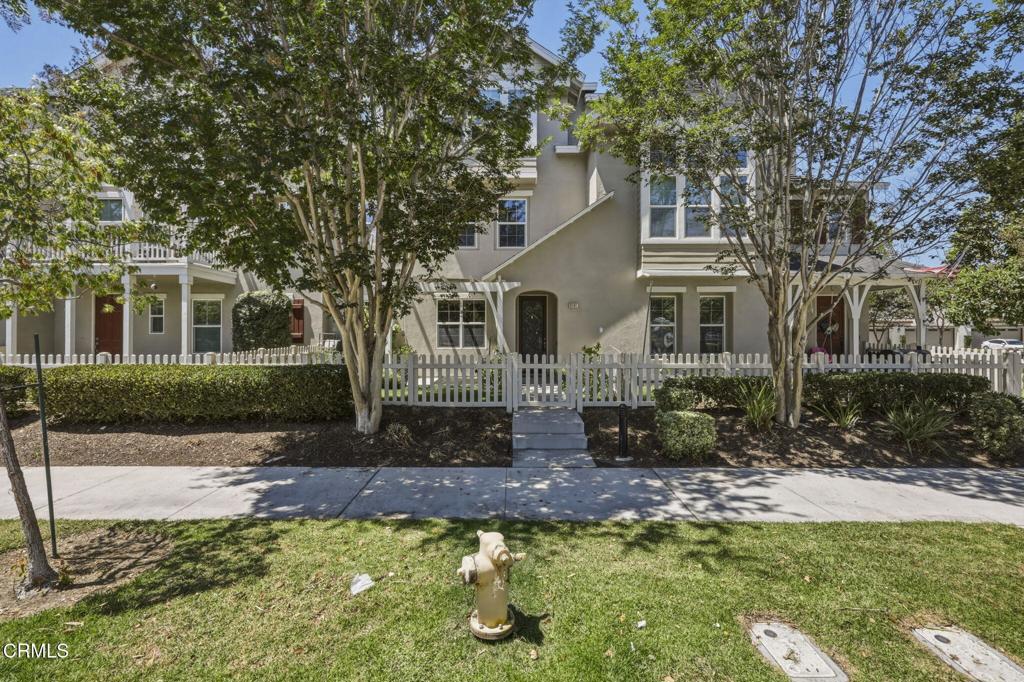 3141 N Oxnard Boulevard Property Photo 1