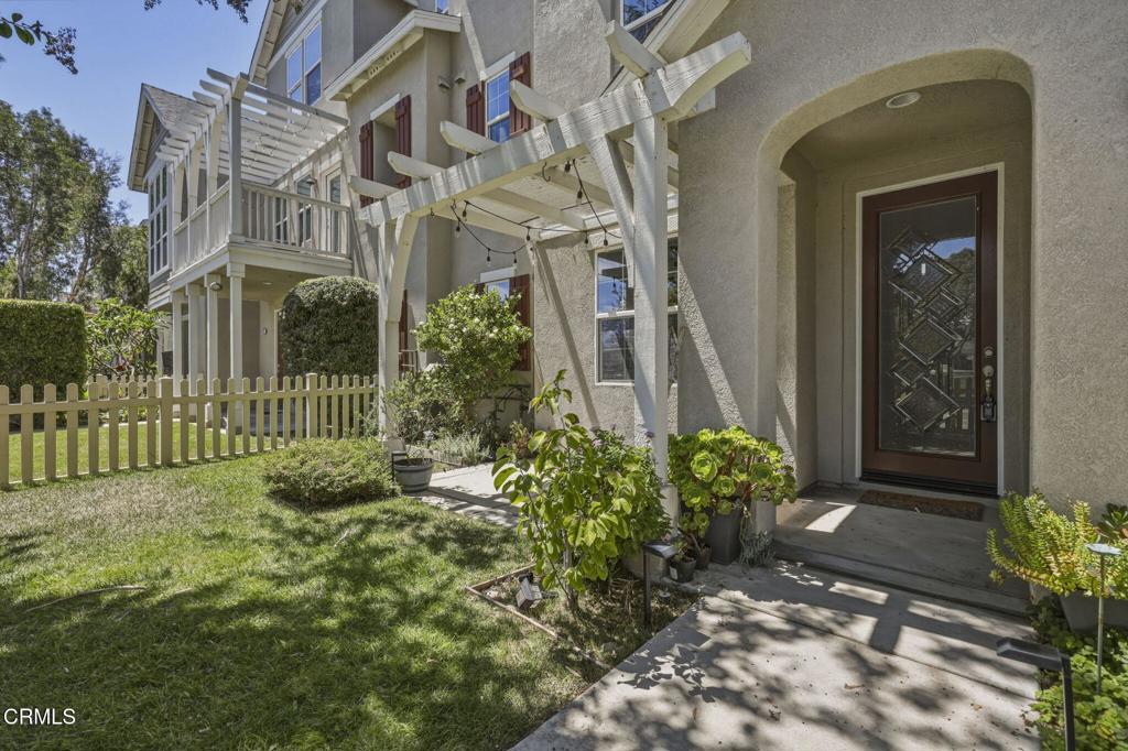 3141 N Oxnard Boulevard Property Photo 3