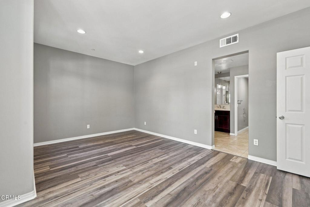 3141 N Oxnard Boulevard Property Photo 7
