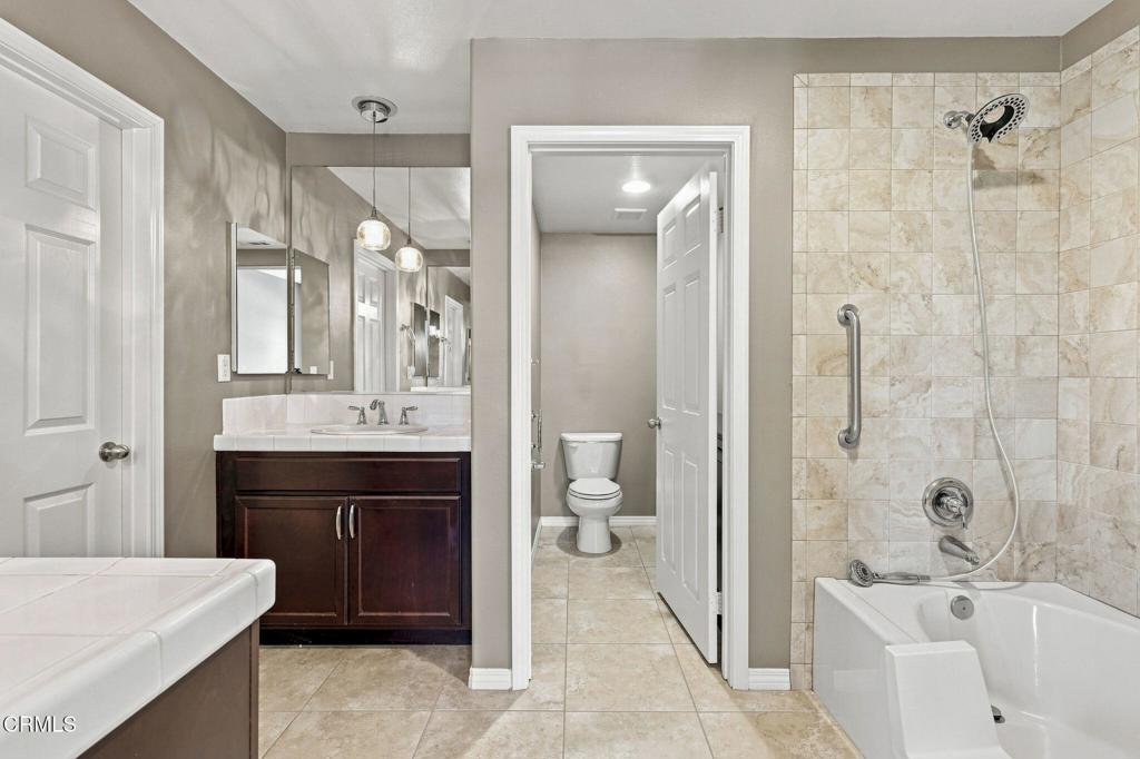 3141 N Oxnard Boulevard Property Photo 10
