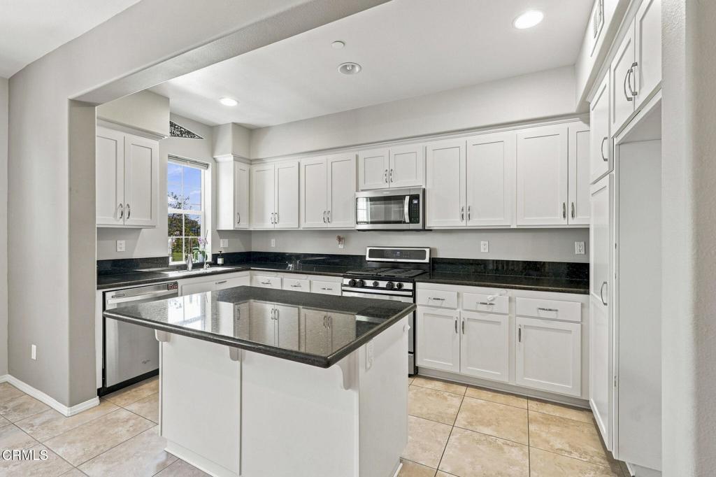 3141 N Oxnard Boulevard Property Photo 18