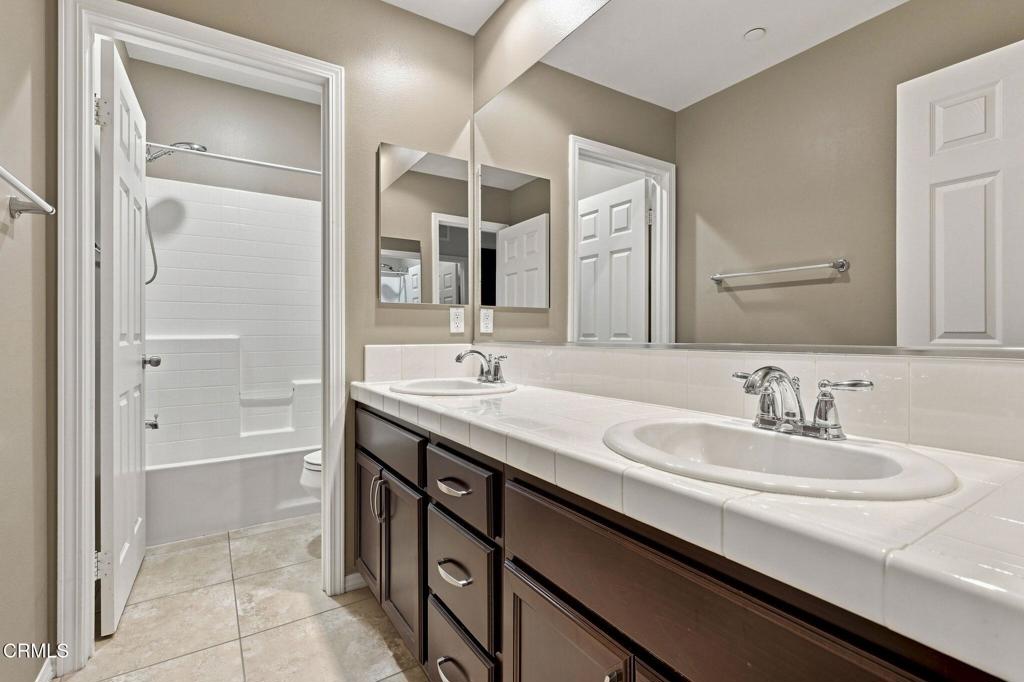 3141 N Oxnard Boulevard Property Photo 26