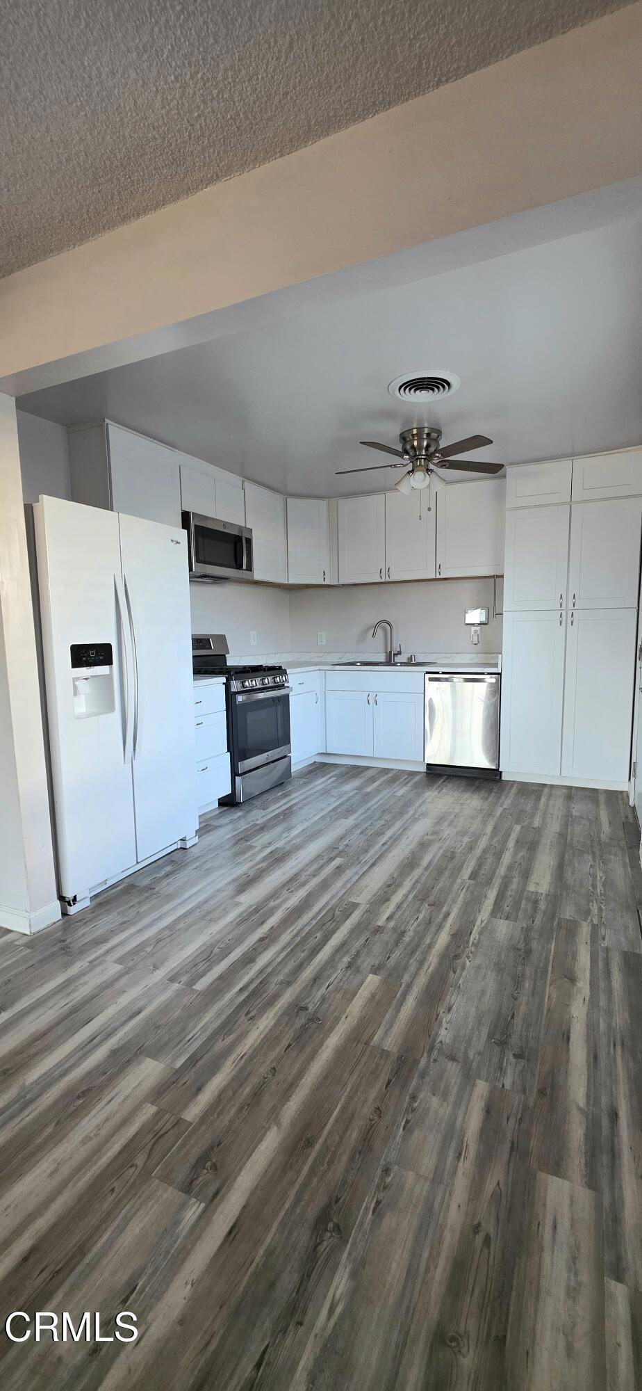 423 Helen Way Property Photo 4