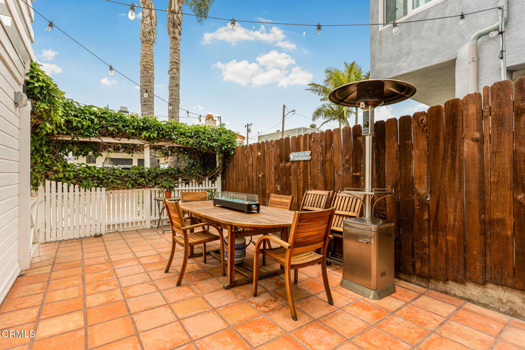 345 Hollywood Boulevard Property Photo 18