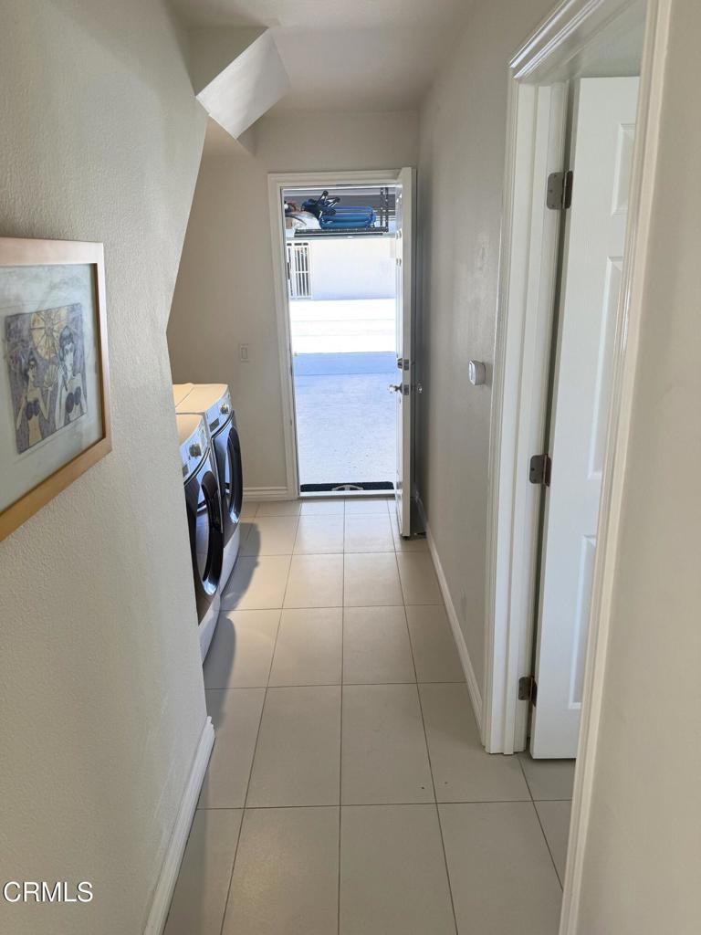 5121 Neptune Square Property Photo 5