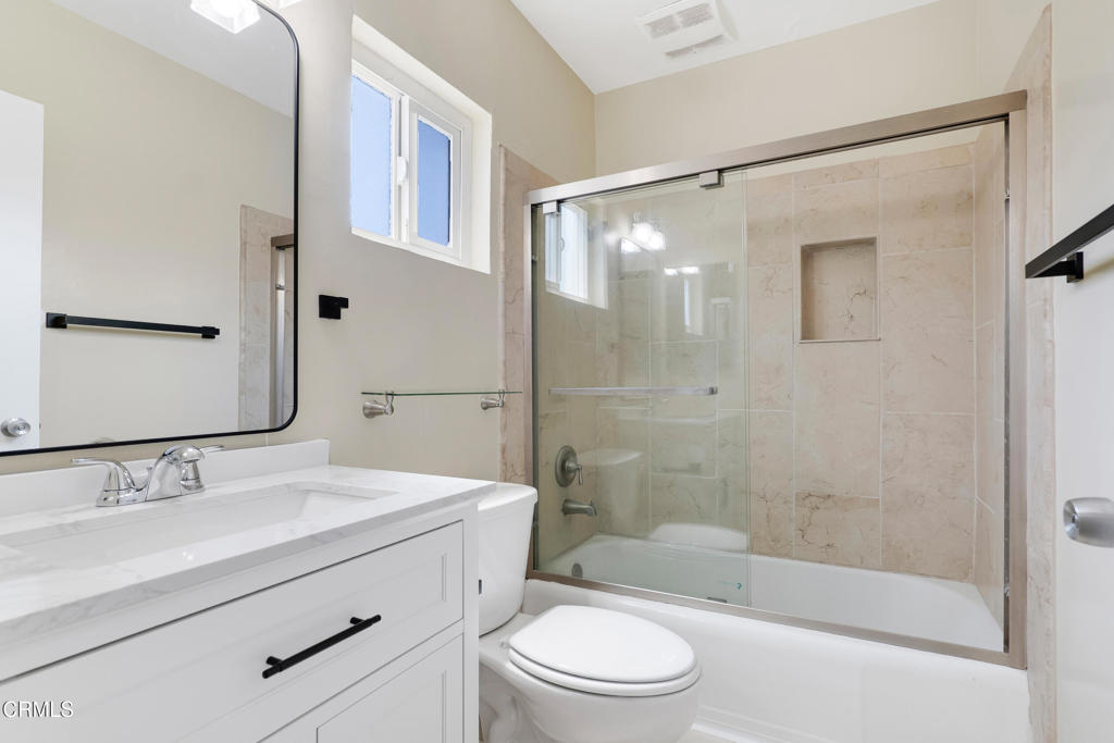 1690 E Hillcrest Drive Property Photo 9