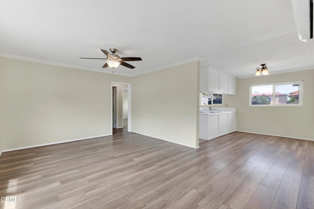 1690 E Hillcrest Drive Property Photo 11
