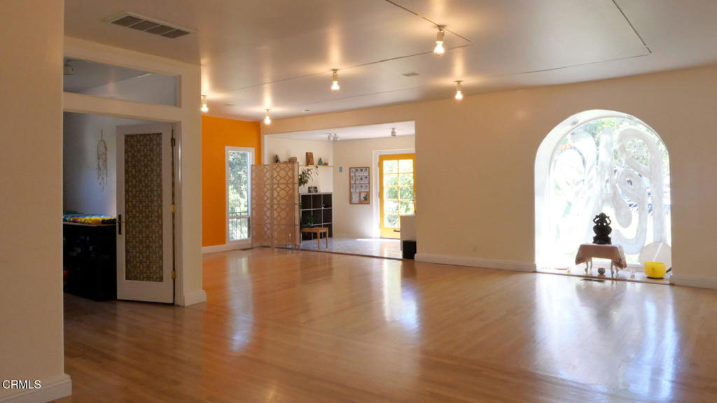 306 E Matilija Street Property Photo 6