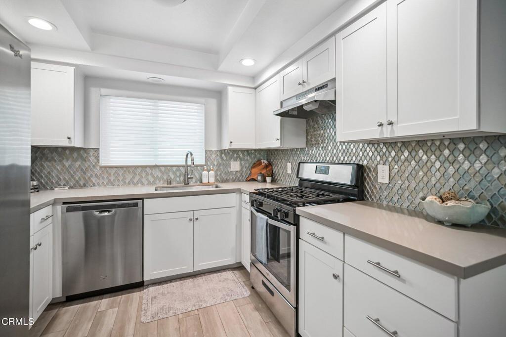 5524 Driftwood Street Property Photo 6