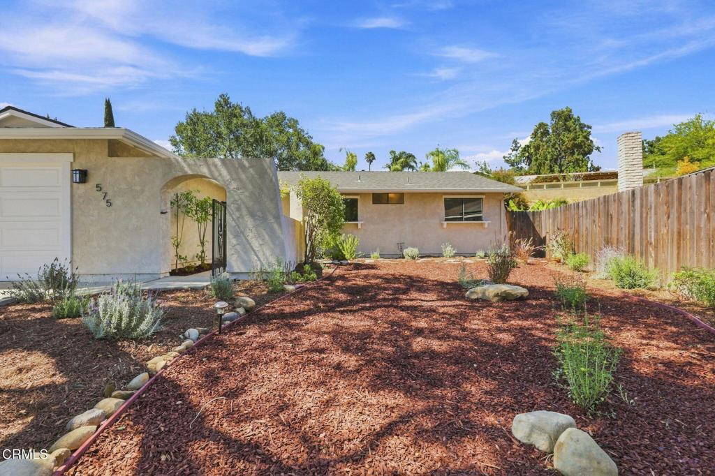 575 E Thomas Street Property Photo 1