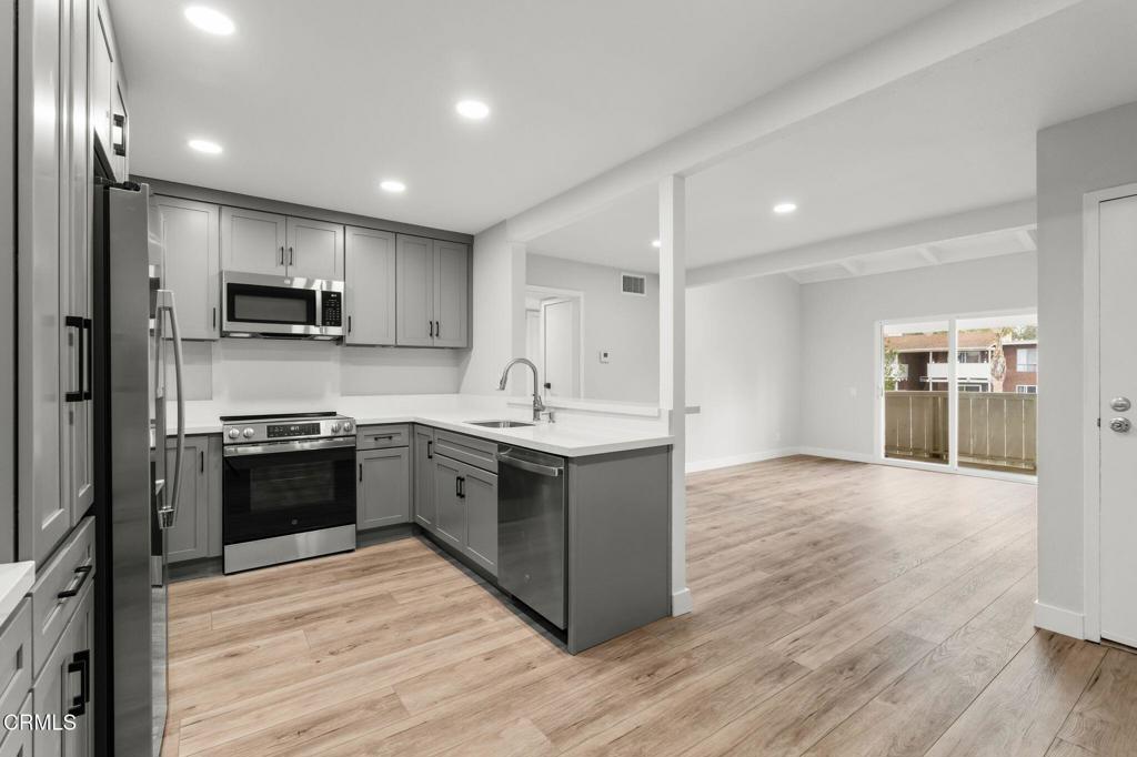 1300 Saratoga Avenue 2009 Property Photo 19