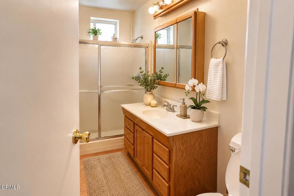 935 E Hillcrest Drive Property Photo 10