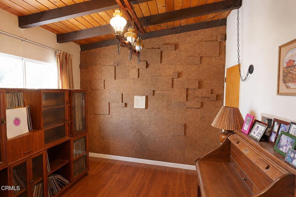 935 E Hillcrest Drive Property Photo 21