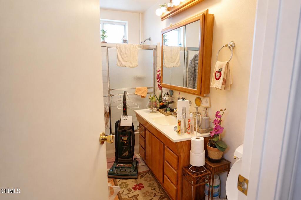 935 E Hillcrest Drive Property Photo 22