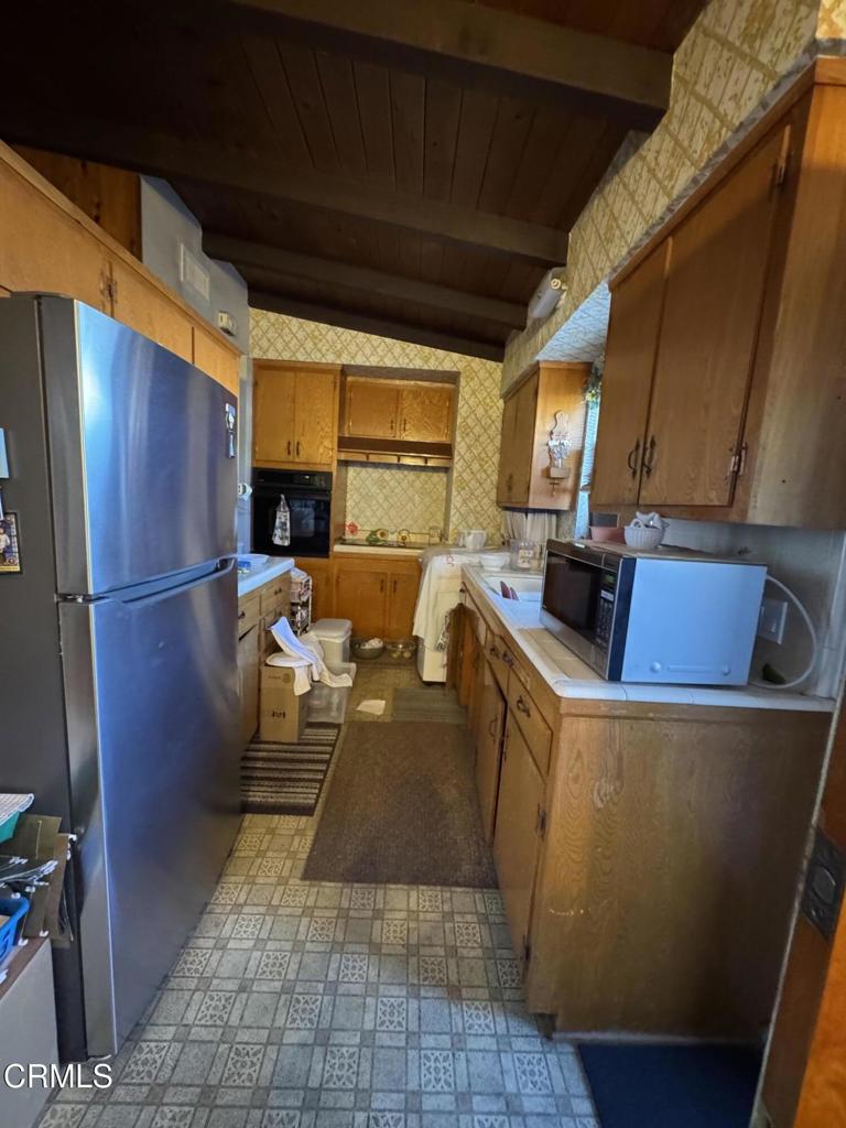 935 E Hillcrest Drive Property Photo 40