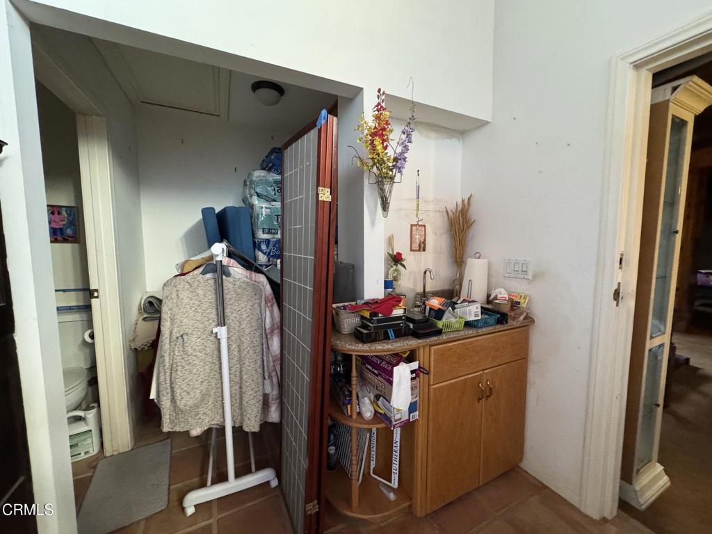 935 E Hillcrest Drive Property Photo 42