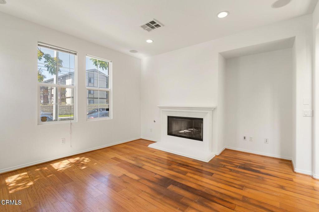368 E B Street Property Photo 4